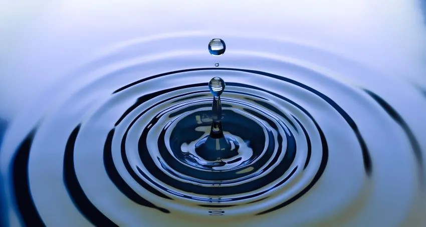 close up drop of water ripple 220213