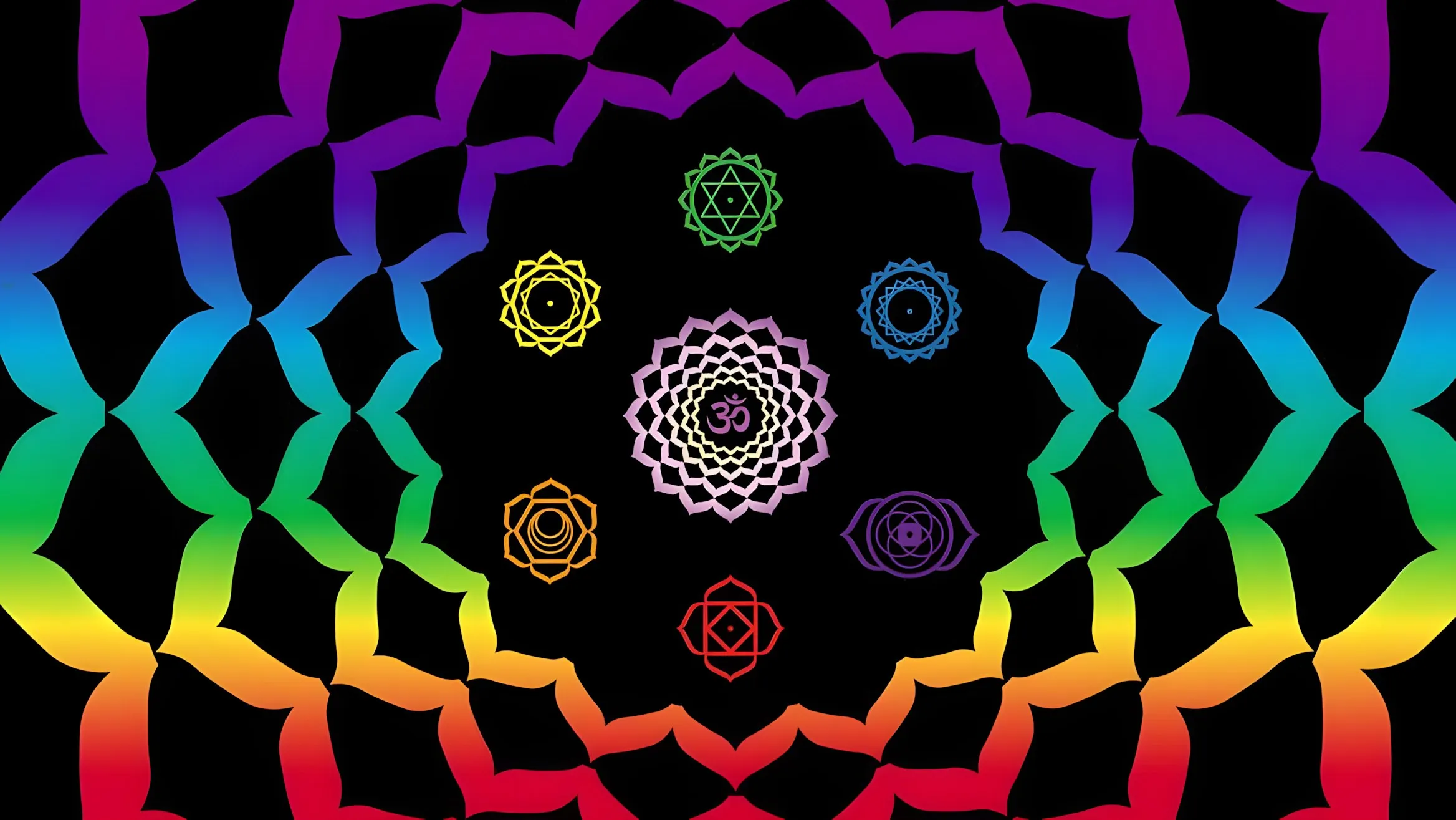 Mandala a petali color arcobaleno su sfondo nero, con al centro i simboli colorati dei sette chakra