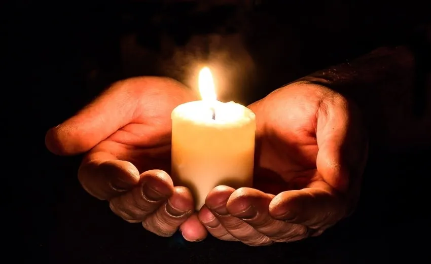 light candle hands 1926414
